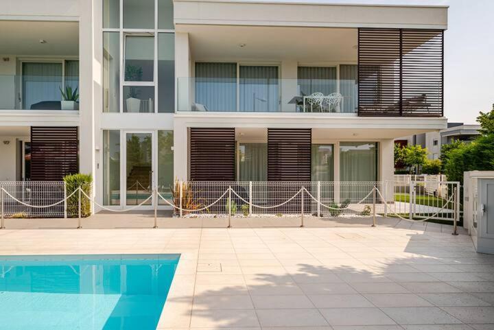 Apartment Luma With Pool Τζεσόλο Λίντο Εξωτερικό φωτογραφία